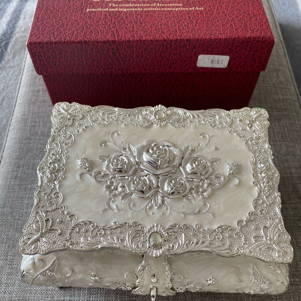 Jewelry storage